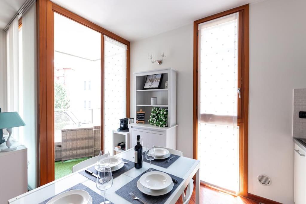 Appartamento Caterina A 5 Minuti Da Milano Fiere E San Siro Con Wifi-Netflix-Free Parking Exterior photo