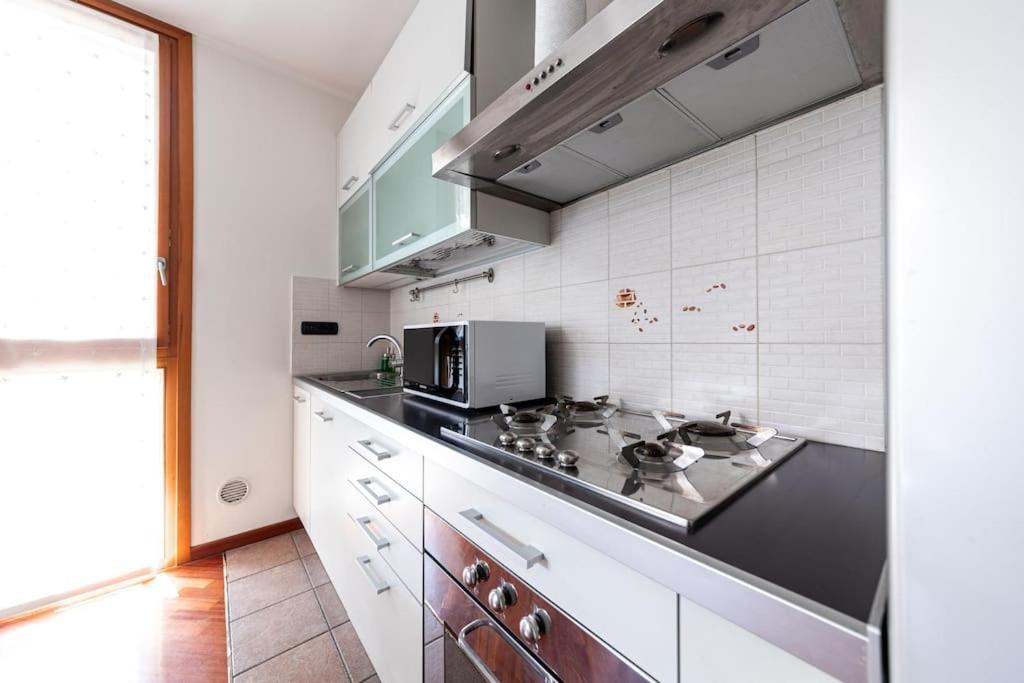 Appartamento Caterina A 5 Minuti Da Milano Fiere E San Siro Con Wifi-Netflix-Free Parking Exterior photo