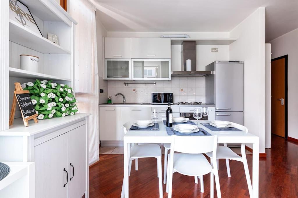 Appartamento Caterina A 5 Minuti Da Milano Fiere E San Siro Con Wifi-Netflix-Free Parking Exterior photo