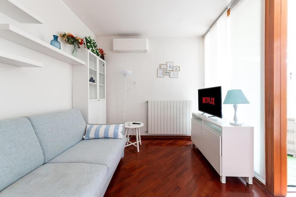 Appartamento Caterina A 5 Minuti Da Milano Fiere E San Siro Con Wifi-Netflix-Free Parking Exterior photo