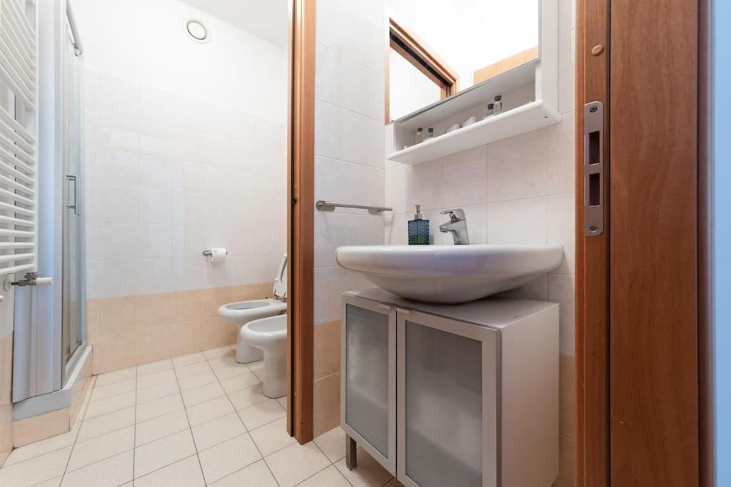 Appartamento Caterina A 5 Minuti Da Milano Fiere E San Siro Con Wifi-Netflix-Free Parking Exterior photo