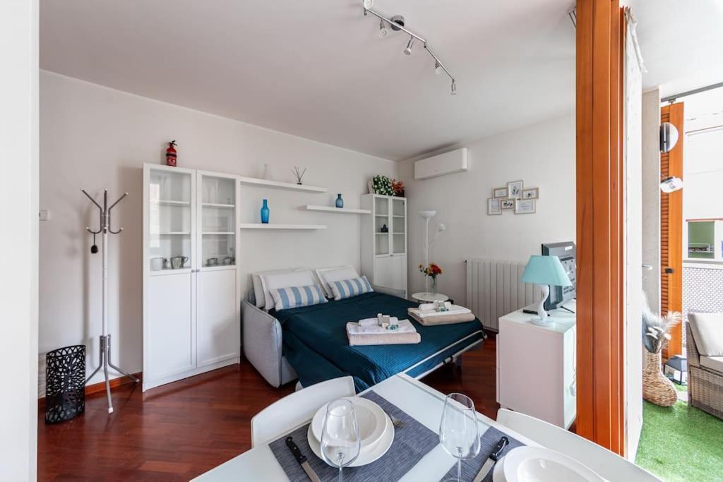 Appartamento Caterina A 5 Minuti Da Milano Fiere E San Siro Con Wifi-Netflix-Free Parking Exterior photo