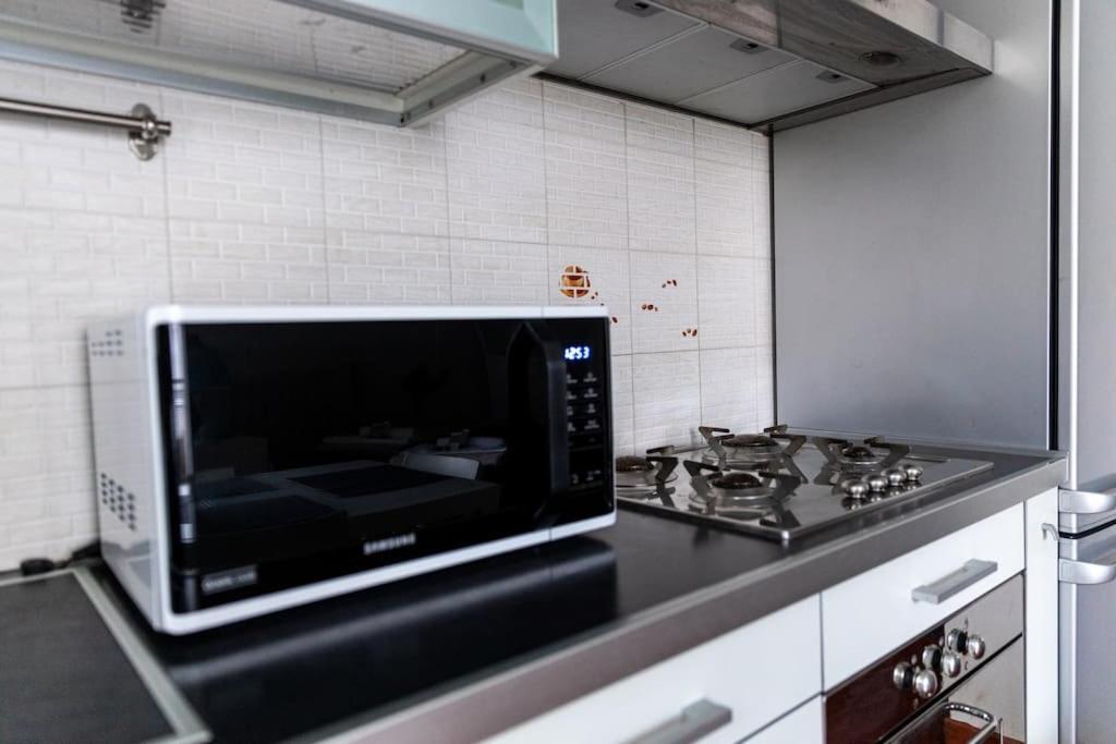 Appartamento Caterina A 5 Minuti Da Milano Fiere E San Siro Con Wifi-Netflix-Free Parking Exterior photo
